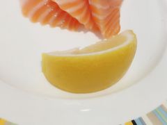 三文鱼刺身-威珀斯酒店·珀萃美食餐厅 | 海鲜刺身·现烤生蚝·特色烤肉