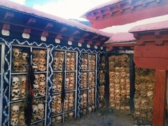 -比如骷髅墙景区