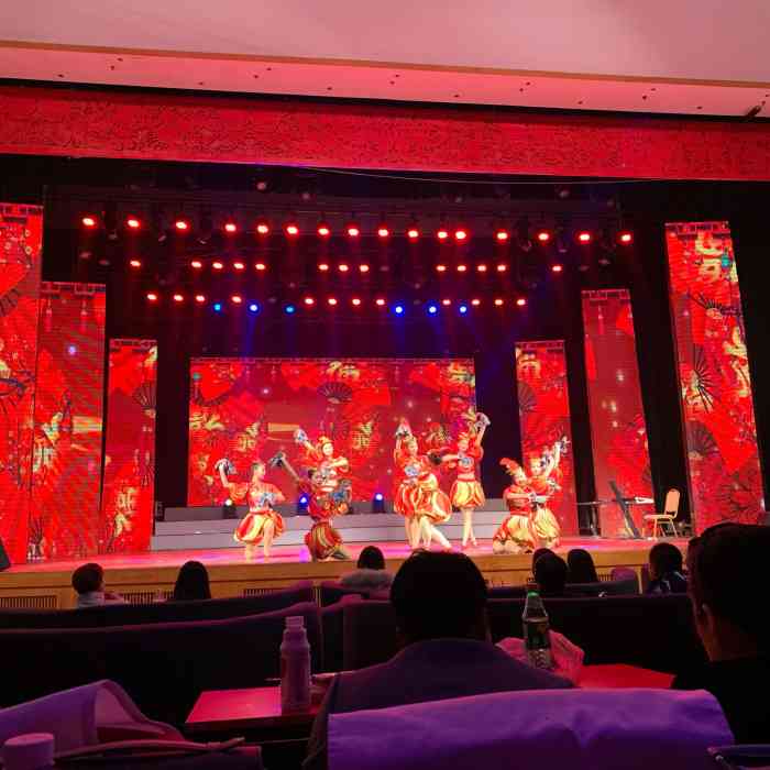 铁岭大戏院-"乐乐呵呵两个半小时,对二人转一直情有独钟.