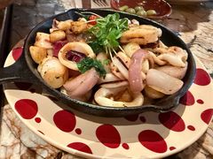 蒜香鱿鱼仔-BROWNSTONE布朗石西班牙餐厅(富城店)