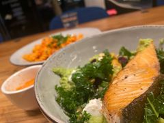 煎三文鱼牛油果色拉-Wagas沃歌斯(合生汇店)