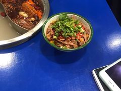 -马路边边串串香形象店(磐石路店)