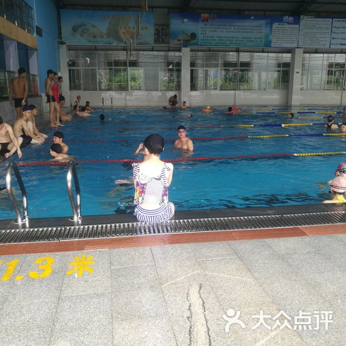 怡康恒温室内游泳馆