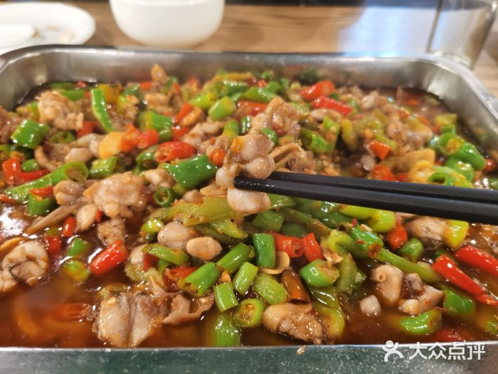 夜食乐山·江湖菜(牛市口直营店)鲜椒牛蛙图片