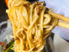 -渝之汇牛肉豌杂面