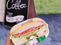 烟熏火鸡肠贝果明治-BIG BAGEL(永康路店)