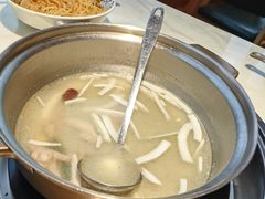 -喃喃椰·糟粕醋·椰子鸡火锅(七堡花园店)