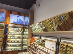 -LOOK眼镜·蔡司依视路配镜(宝山万达店)