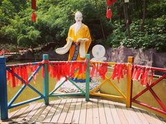 -雪山彩虹谷景区