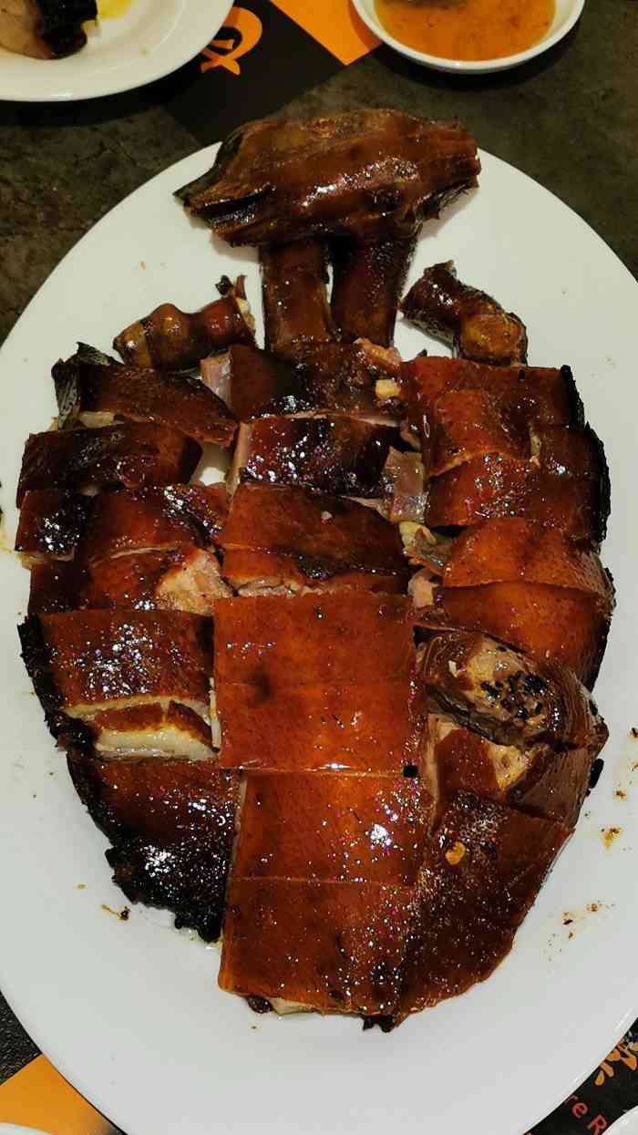 一向都知道南华会嘅保龄球场质素唔错今次嚟到玩原来开咗间甘棠烧鹅