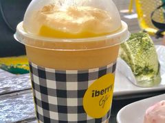 -莓园冰淇淋店