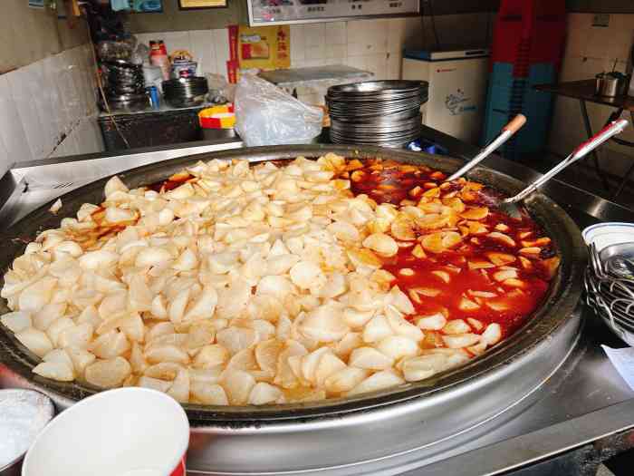 桂萍特色牛筋牛杂(长堤街总店)-"[薄荷]环境:在b站刷到的一家网红苍蝇