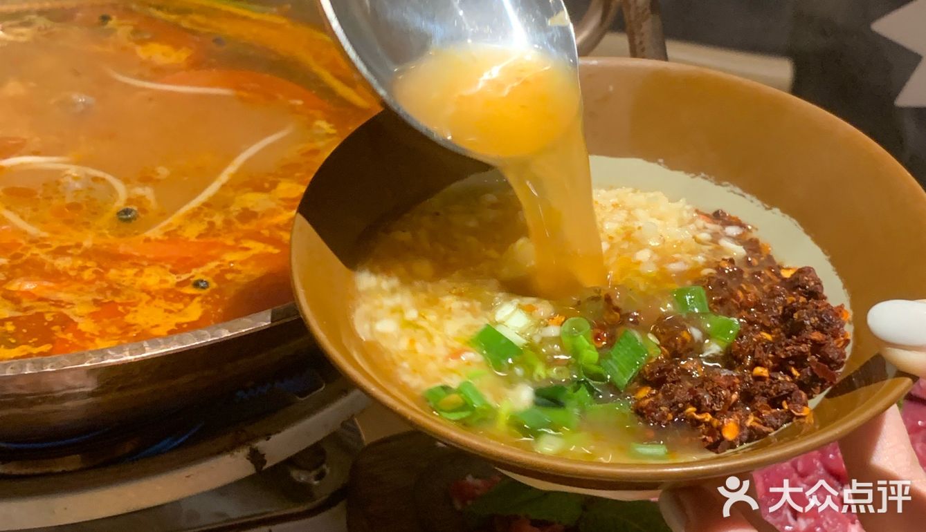 人生建议，都去吃滨江这家新开的贵州酸汤牛肉锅