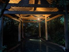 -腾冲洞山温泉村