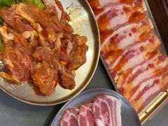 -围炉肉舍•炭烤活鳗•丹东海鲜烤肉(步行街店)