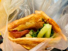 牛肉饼里脊肉培根鸡蛋灌饼-神奇的香酥鸡蛋灌饼