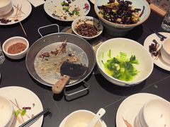 -黔蘑菇四季餐厅(观山湖店)