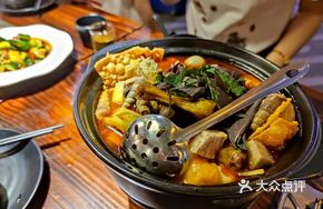 Sun Erniang's Snail and Duck Foot Stew