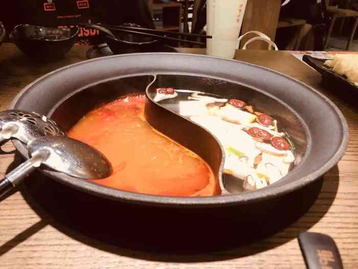 呷哺呷哺(武汉洪山世界城店)-"点的是一个浓郁麻辣锅底和菌汤的锅底