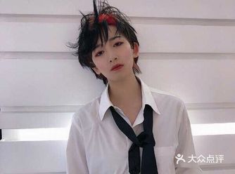 真想揍她,竟然比我还酷