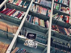 -钟书阁(松江泰晤士小镇店)