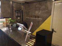 -HIGH FIVE哈福手工汉堡(桂林路店)