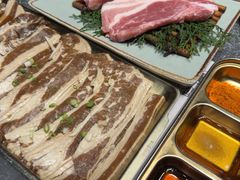 -草家酱蟹炭火烤肉店(珲春南路一店)