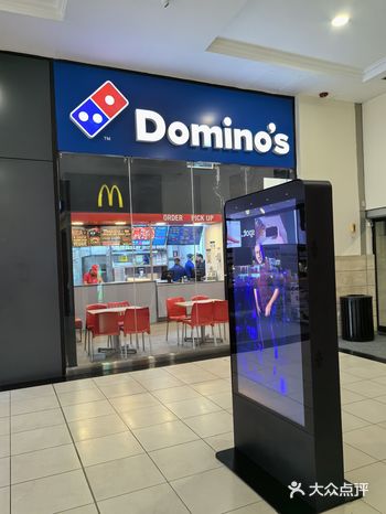 类似于国内的经典豪华披萨,咸鲜口味为主