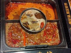 -老牌坊云南鱼豆花火锅(哈西万达店)