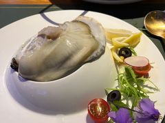 法式生蚝配柠檬汁辣椒籽-LUCCA卢卡西班牙海鲜饭(远洋广场店)