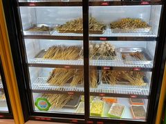 面包甜点陈列柜-撒拉花儿·新疆菜·清真(太阳宫店)