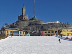 -采薇庄园四季滑雪场