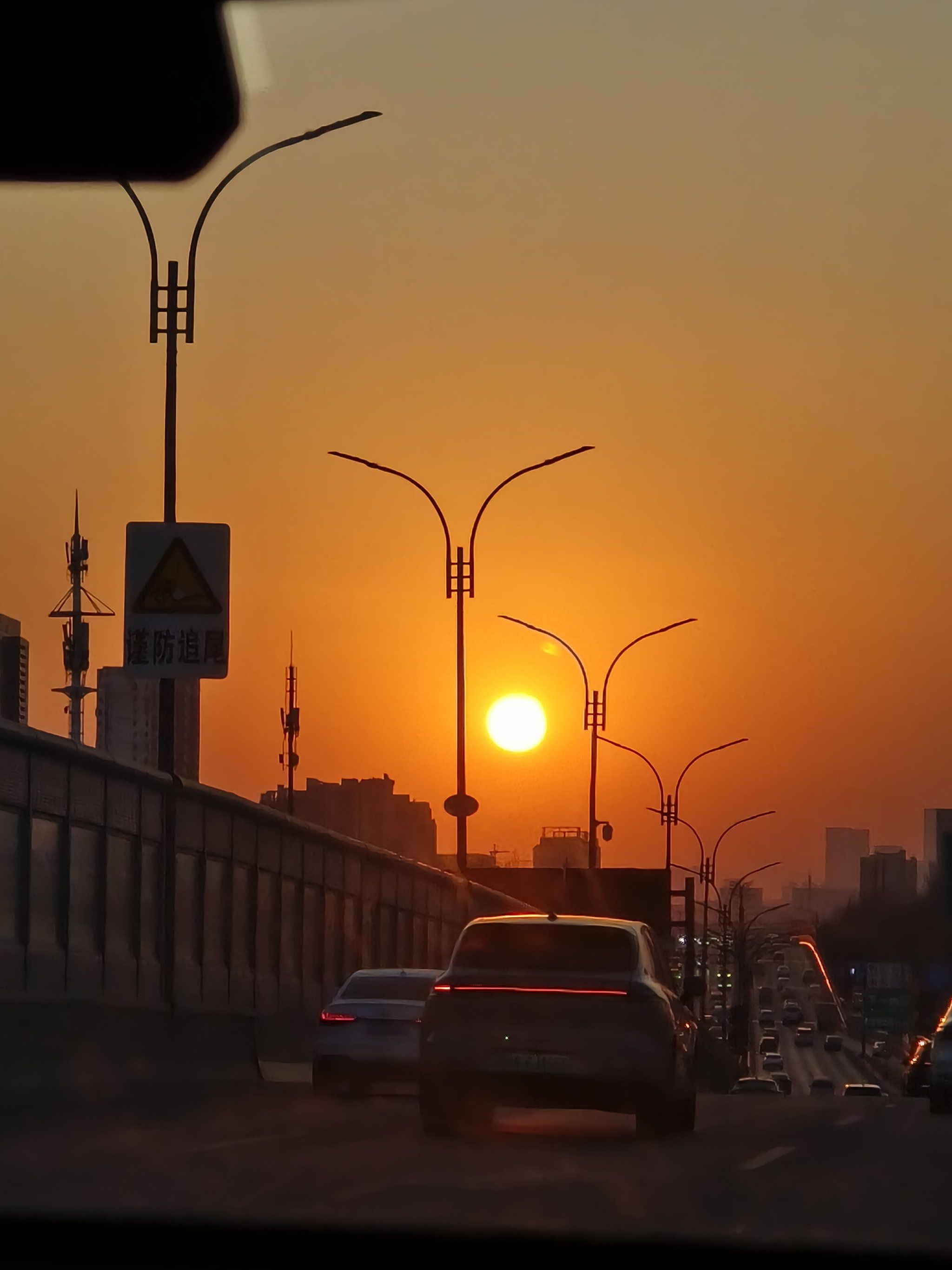 我在黄昏写诗,你在哪里?