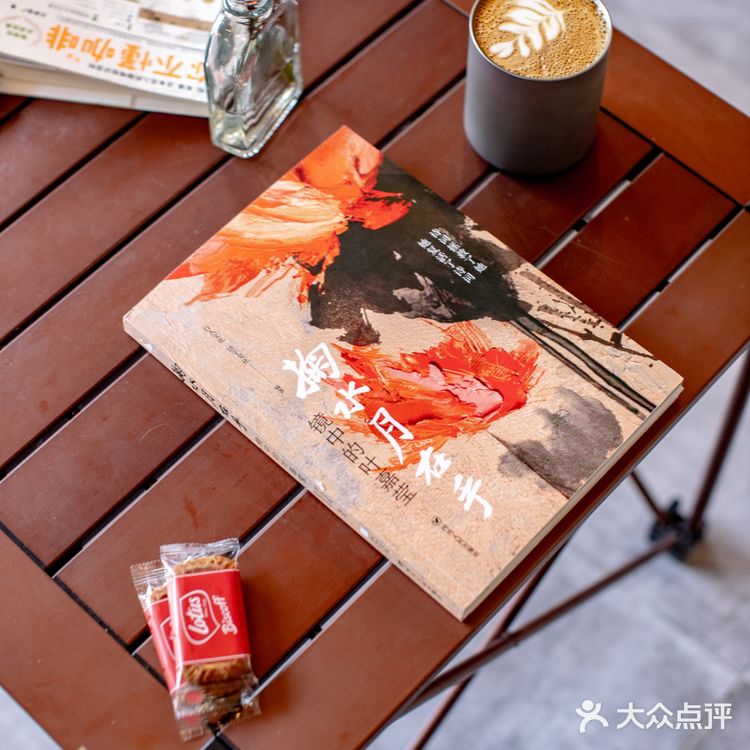 春光正好，赏花逗猫喝一杯咖啡｜南泊山咖啡