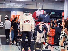 -王府井奥莱临潼小镇(临潼店)