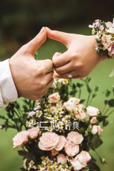 -现代经典婚纱摄影