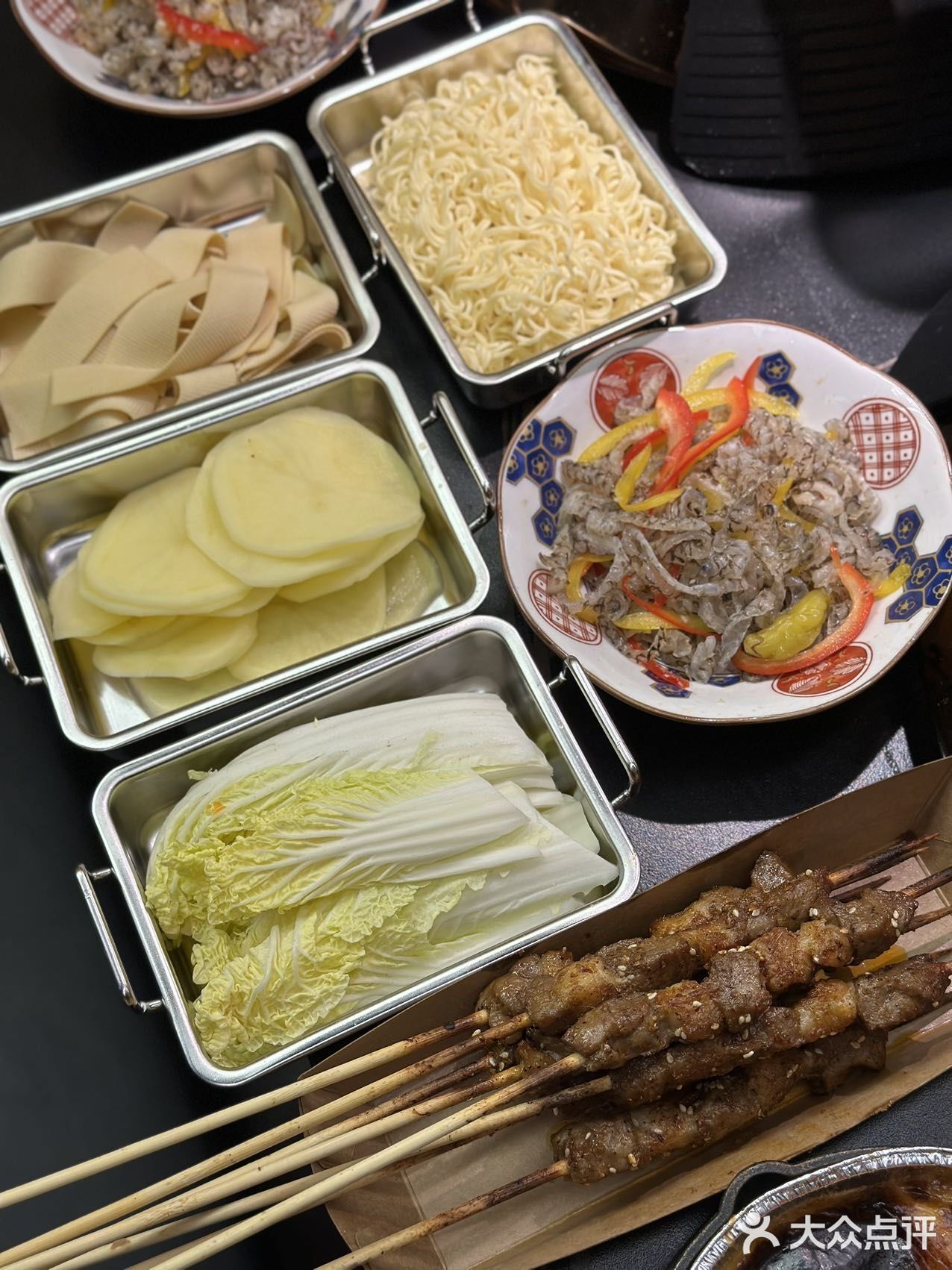️自助饮料：三元饮品自助区，有免费无限续的冰淇淋