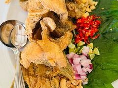 -Chom Cafe and Restaurant