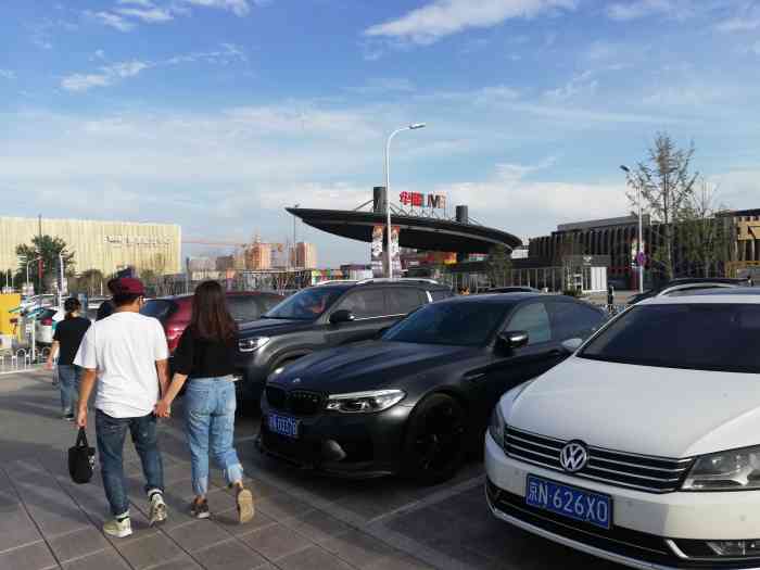 地上地下都有,大家来这无非就是来华熙live或者蓝色港湾的,没有乱停车