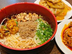 -爆炸头阿姨小四川正宗川味小吃(无任何分店)