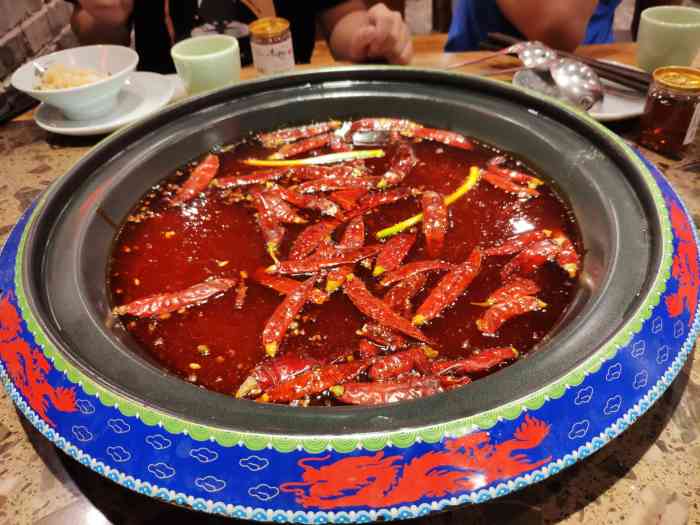 半边街老卤火锅(驷马桥店)-"位于洪山路,地铁昭觉寺南路站比较近.