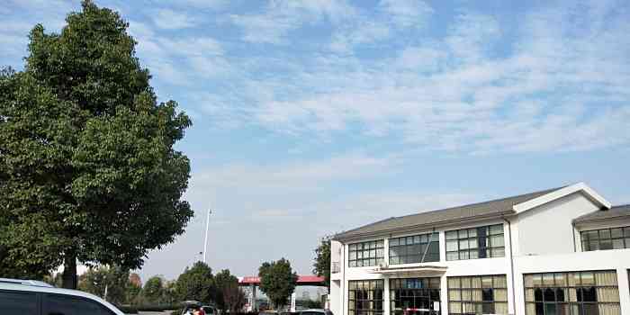 太白岛服务区停车场