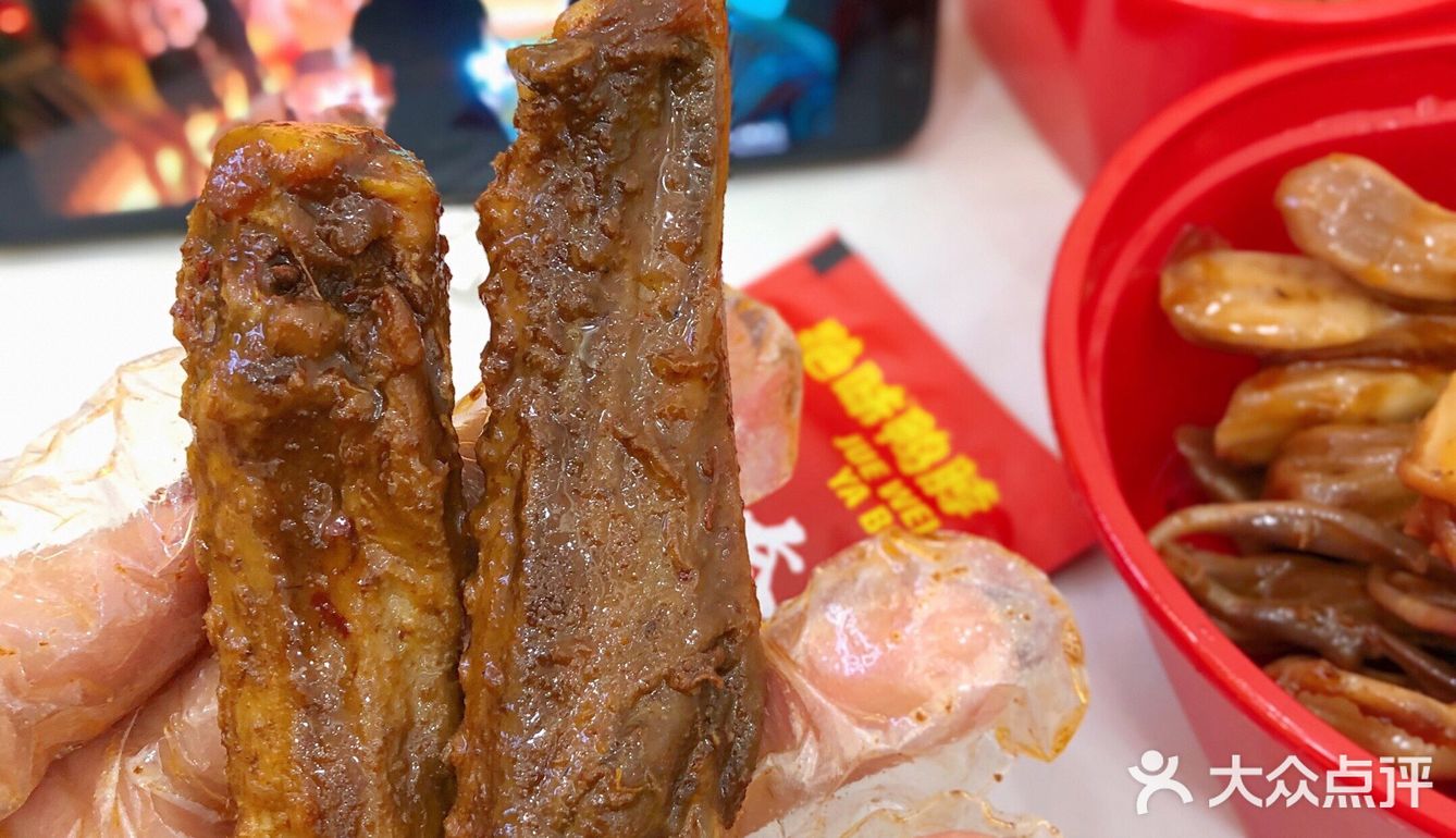 美味暴击❗️吃卤味界顶流鸭舌看顶楼