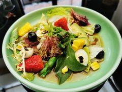 三文鱼牛油果沙律-夜上海(新天地店)