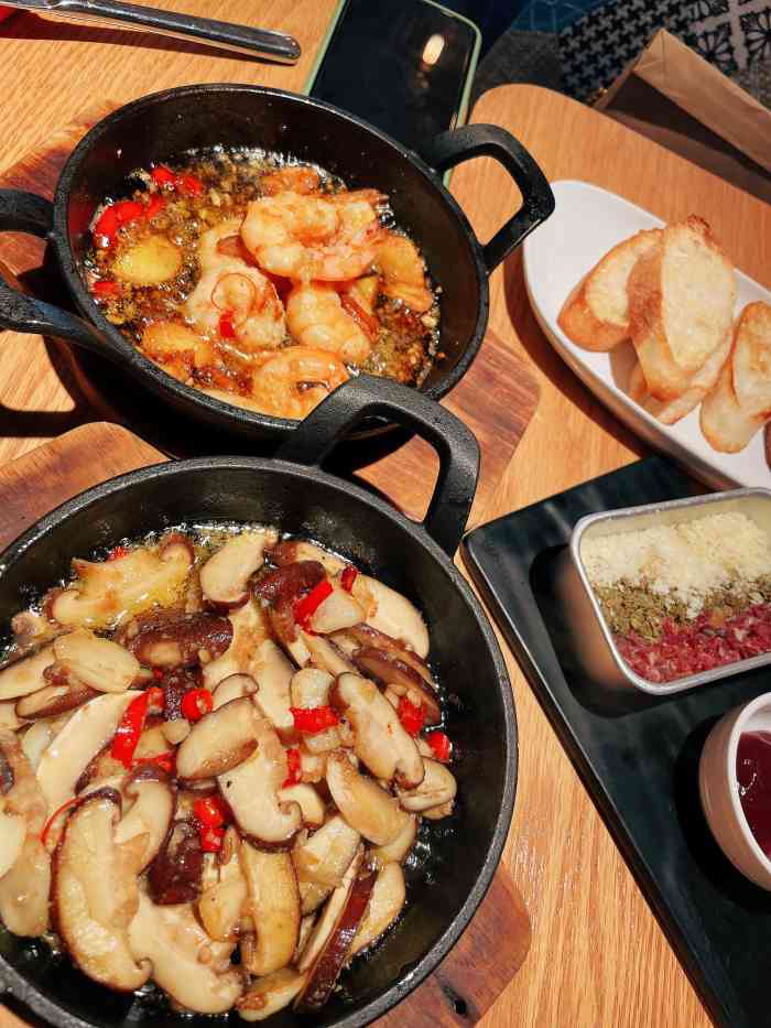 caliente 腻歪-"意外之喜的小餐厅 位置在草场,应该刚开.