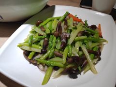 芦笋炒鸡枞菌-味莊·青岛菜(云霄路店)