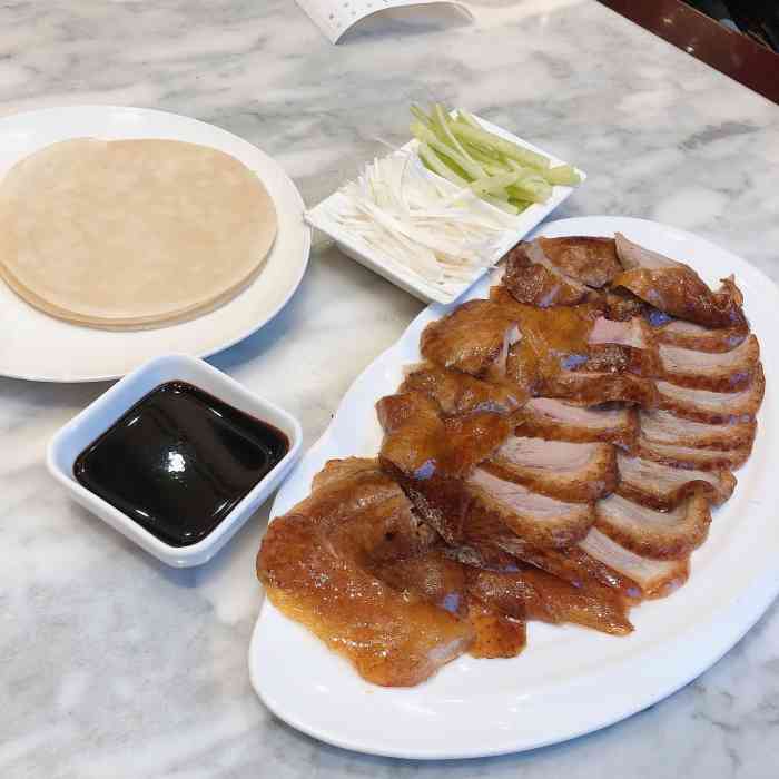 燕云楼(云南路店)-"烤鸭的魅力无法挡,整只吃不下就半套呗,现.