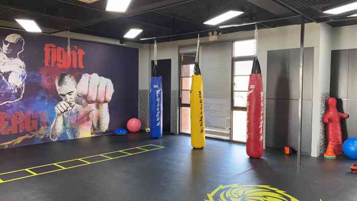 砺鹰综合搏击馆-"小朱教练很好.两年之前的教练是全国教练.