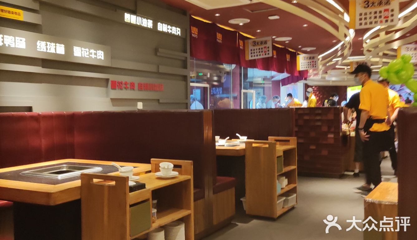 找到金鹰负二层楼下，一路寻找