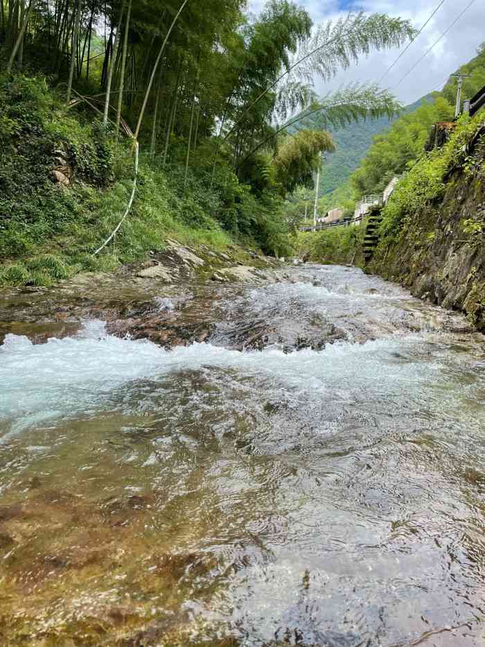 龙格亲子游泳俱乐部(慈溪中心)-"龙格作为连锁亲子游泳培训机构,无论